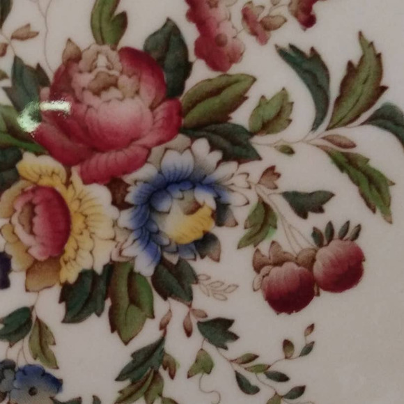 Wedgwood Edme Conway 13in Floral Chop Plate Cream - Picture 10 of 12